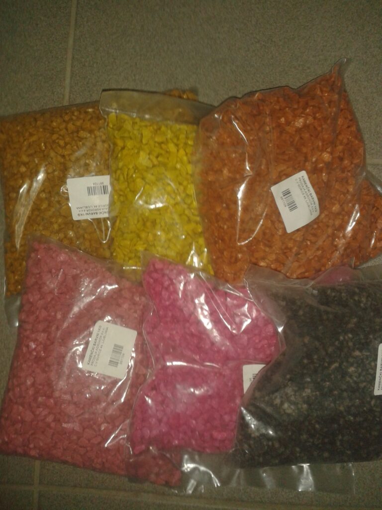 KAMENČKI BARVNI 1kg NUGGETS