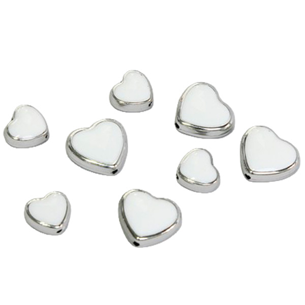 Srčki beli z luknjico 13 mm in 17 mm – 36 kosov