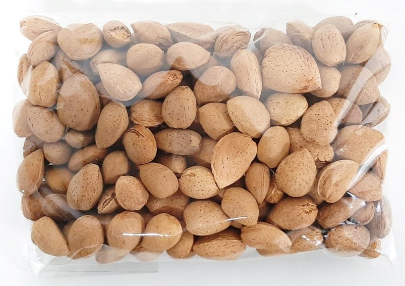 Naravni mandlji v lupini - 1 kg
